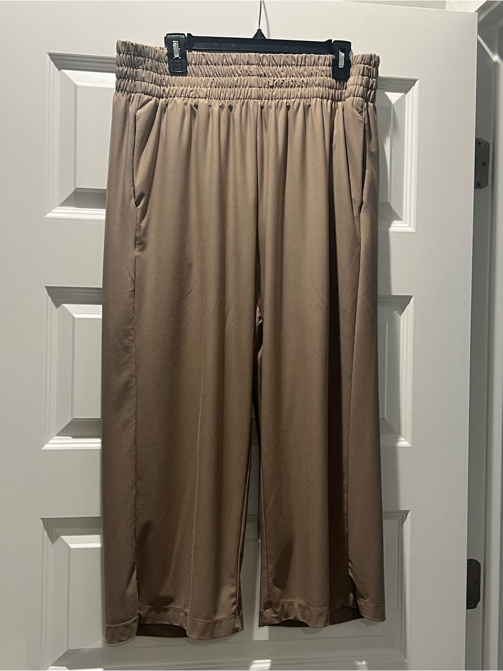 Women’s Jones & Co Elastic-Waist Wide-Leg Pants in Tan